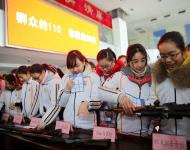 大家近距离抚摸下真枪