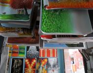 9完成的商品在晾干等待画商来收画