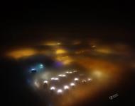 2017年1月3日，夜色下航拍雾霾笼罩的天津。视觉中国